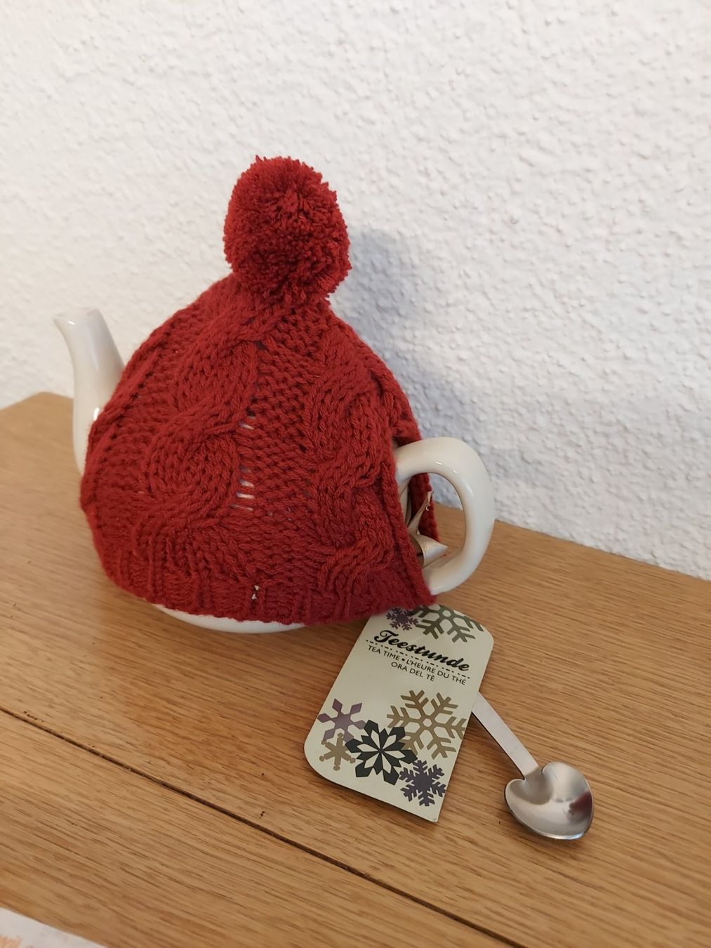 Molto bella teiera con cappuccio in maglia rossa e cucchiaio, NUOVA - Image 3