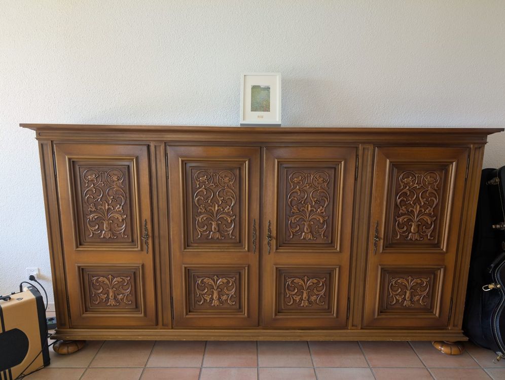 Buffet/credenza vintage con sculture, in ottimo stato!