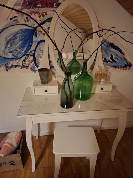 Vanity table white including stool