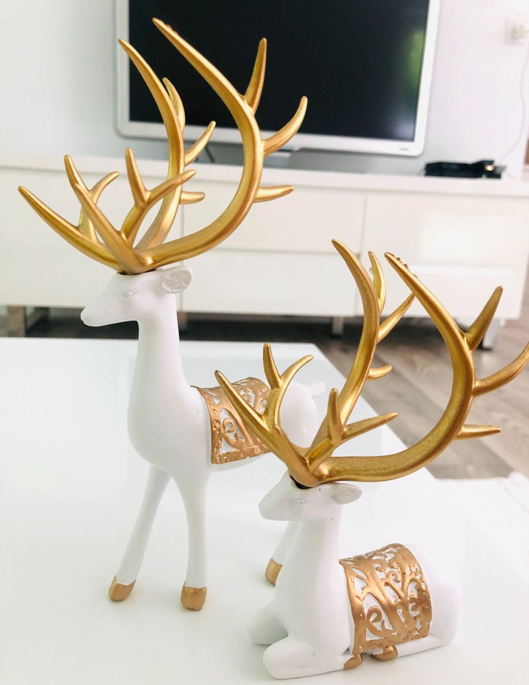 PREZZO SPECIALE PER UN SOLO PRODOTTO ‼️ 2 statue di cervo oro bianco nuove - Image 1
