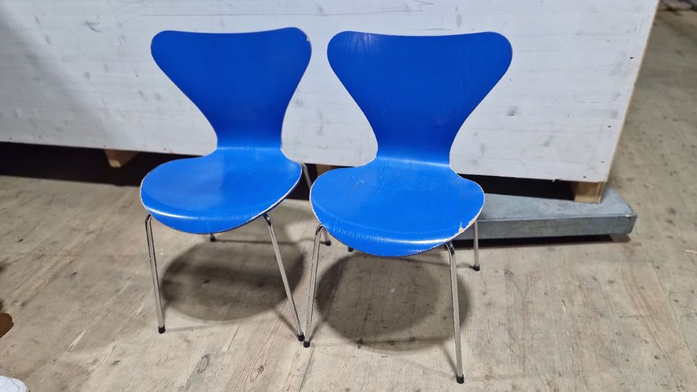 Fritz Hansen 2x blue designer chairs, Scandinavian design