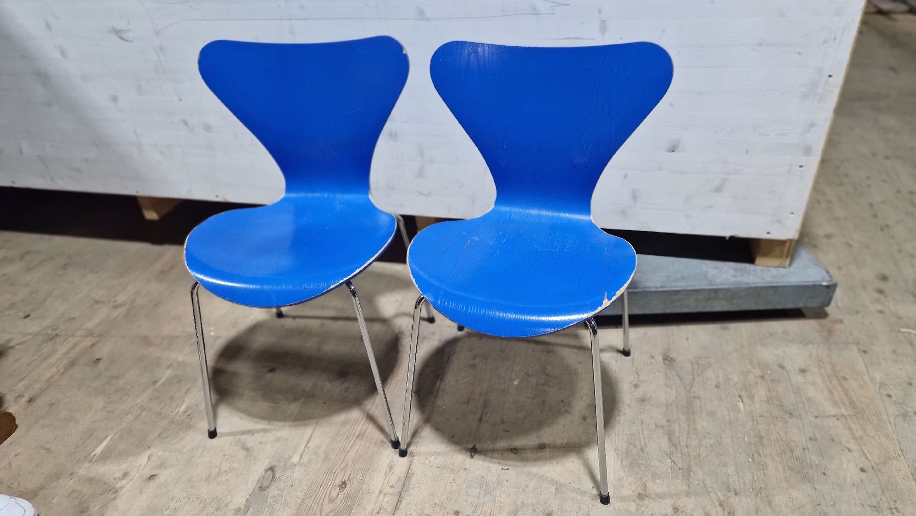 Fritz Hansen 2x blue designer chairs, Scandinavian design - Image 1