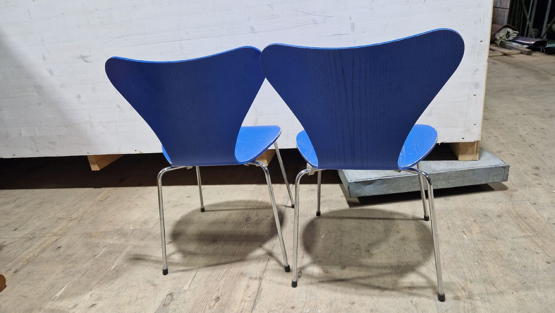 Fritz Hansen 2x blue designer chairs, Scandinavian design - Image 3