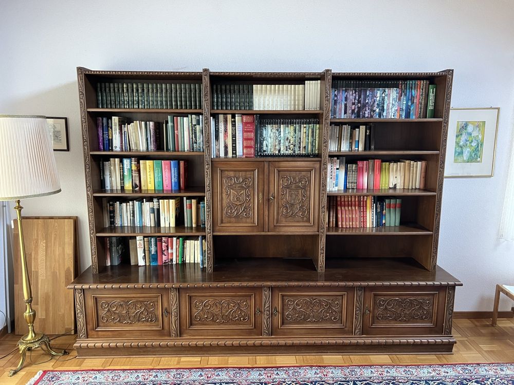 Libreria elegante, legno, ben conservata