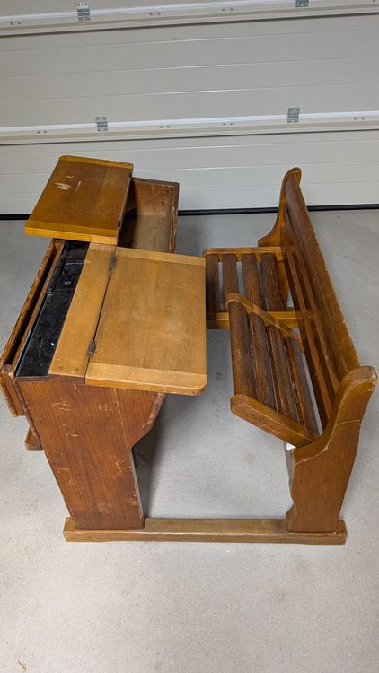 Antico banco di scuola in legno, panca, panca di scuola