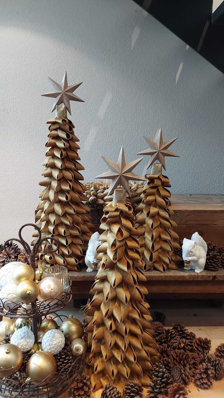 Albero di Natale in tessuto di velluto - oro. Incantato ogni casa! - Image 1