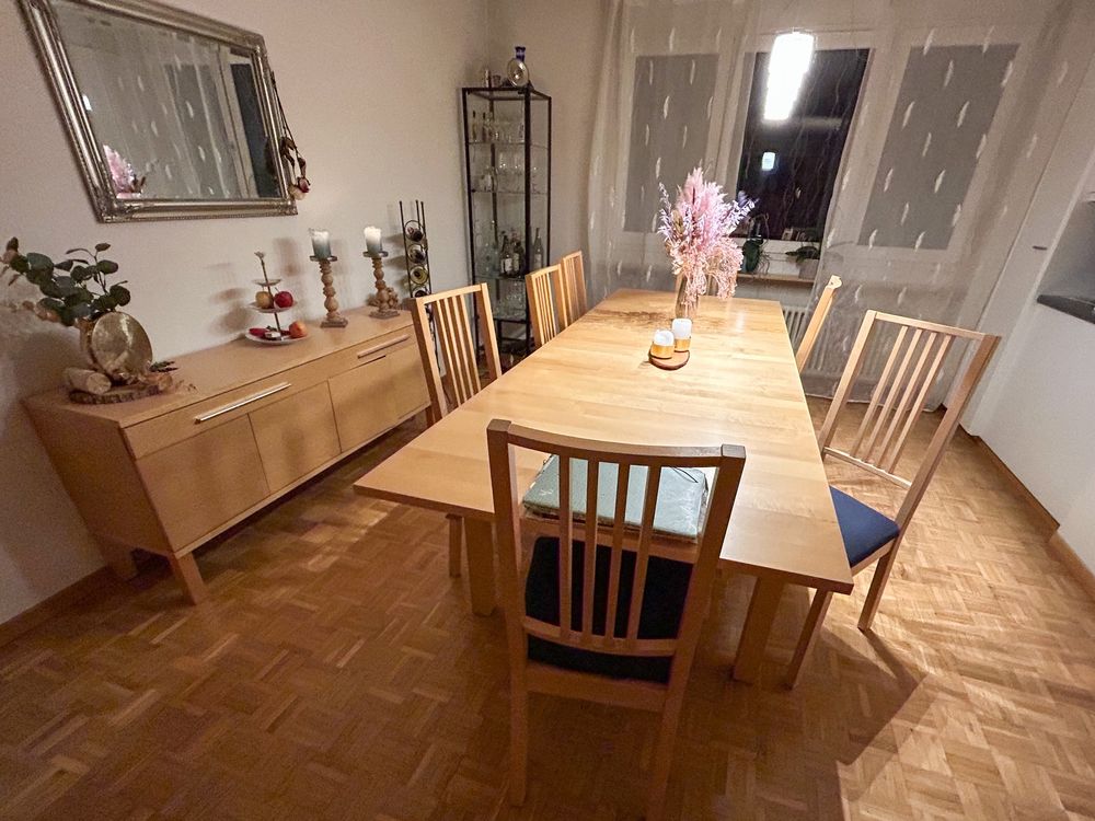Tavolo da pranzo con sedie e sideboard di Ikea