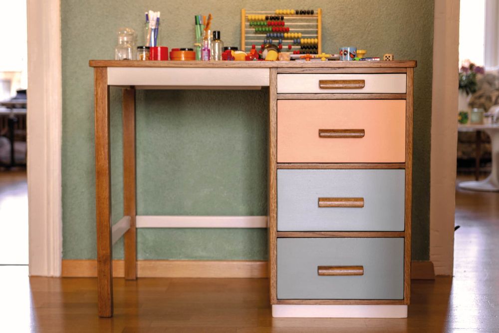 Scrivania per bambini con sedia, 4 cassetti e superficie estraibile - Image 2
