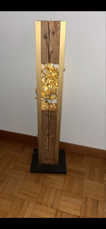 Lampada da terra in legno con catena di luci a LED