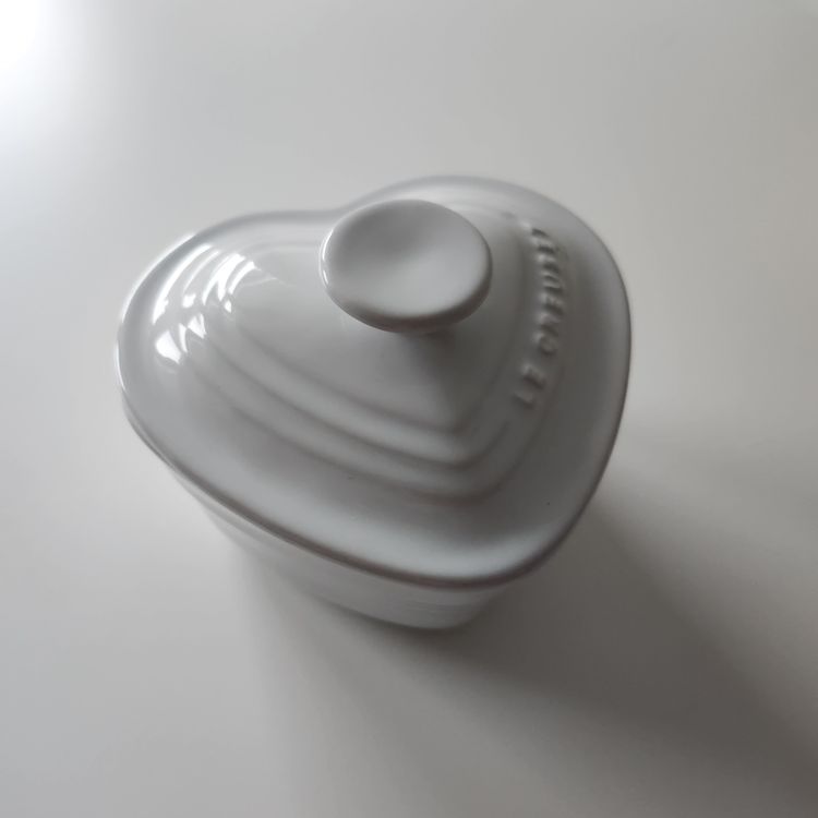 Le Creuset mini cocotte a forma di cuore bianco