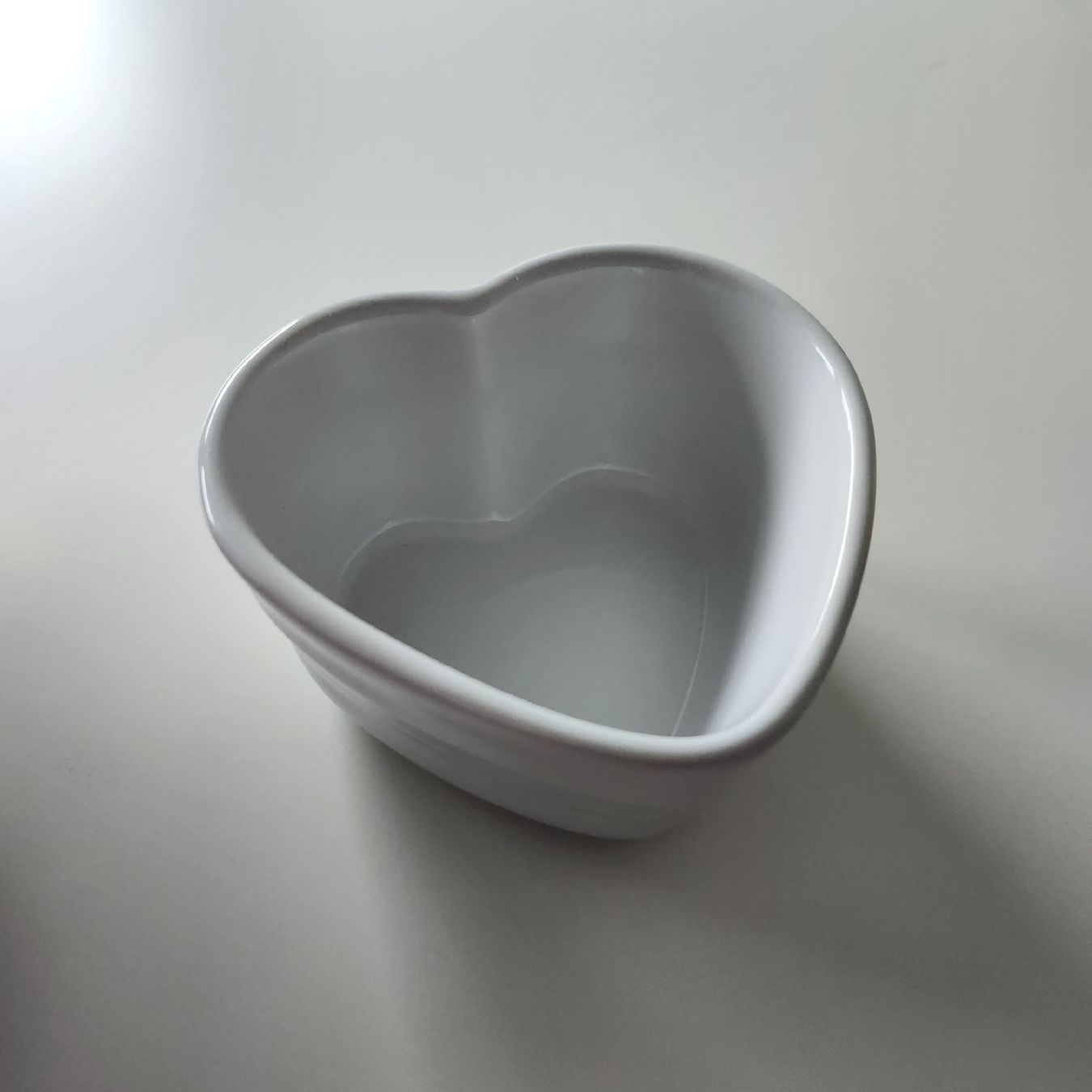 Le Creuset mini cocotte a forma di cuore bianco - Image 3