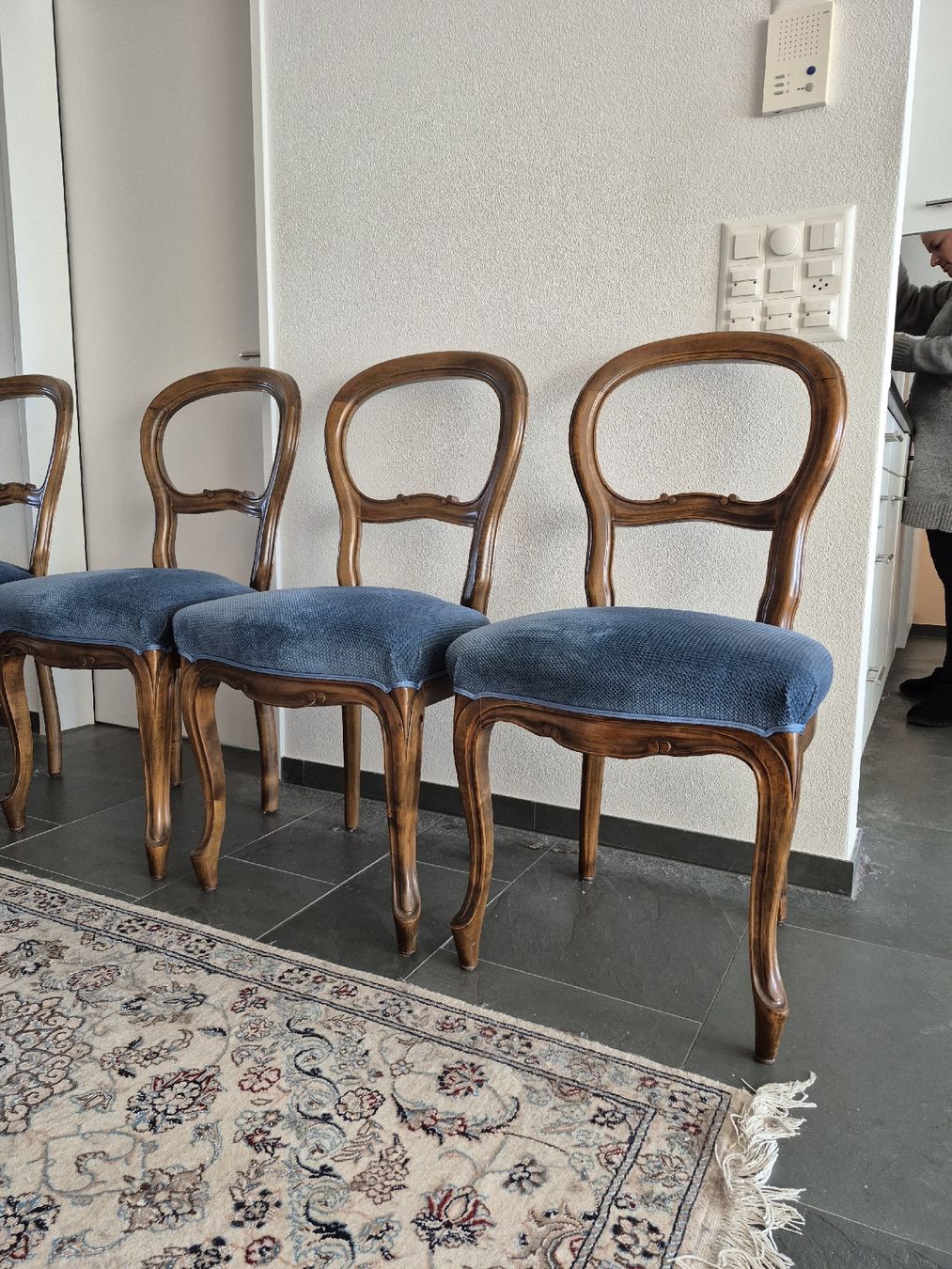 Sedie antiche, 4 pz., legno, imbottitura blu, ottimo stato - Image 1