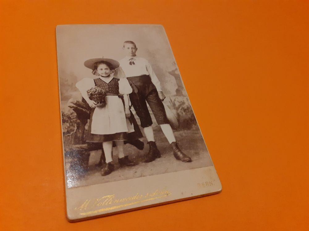 SCHWIIZER JUGEND DAZUMAL - GSCHWüSCHTERTE DUO i TRACHT -BERN