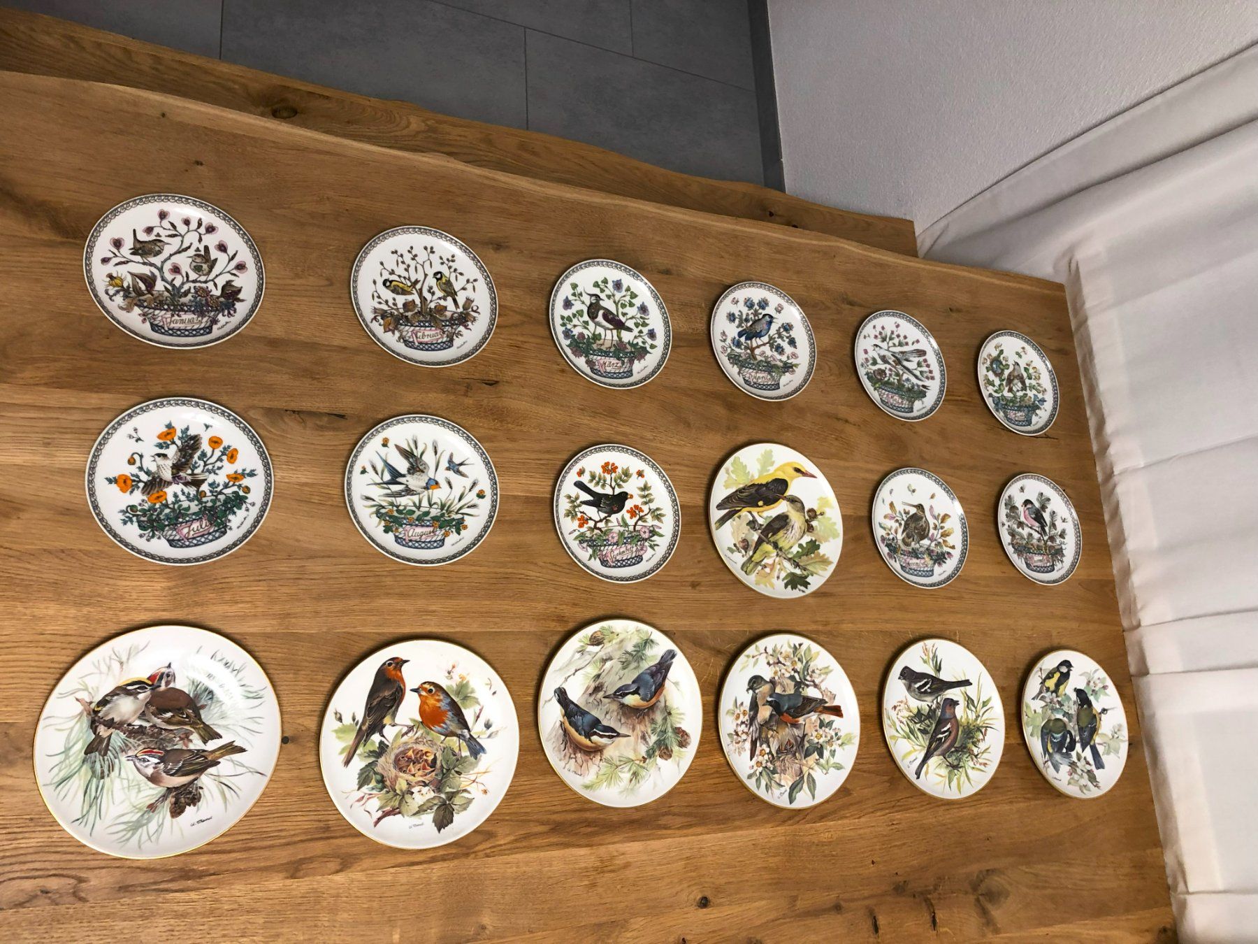 Suisse Langenthal, 24 nuovi piatti da collezione in porcellana, da favola - Image 3