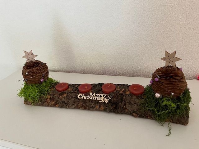 Adventskranz in legno con pinne e candele - Image 3