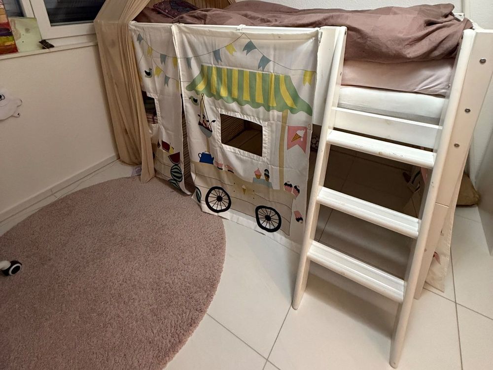 Letto a baldacchino con tenda, ottimo stato, ideale per una cameretta per bambini 🧸