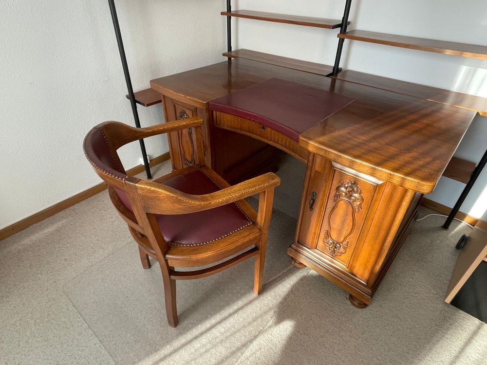 Scrivania in legno massello con sedia abbinata