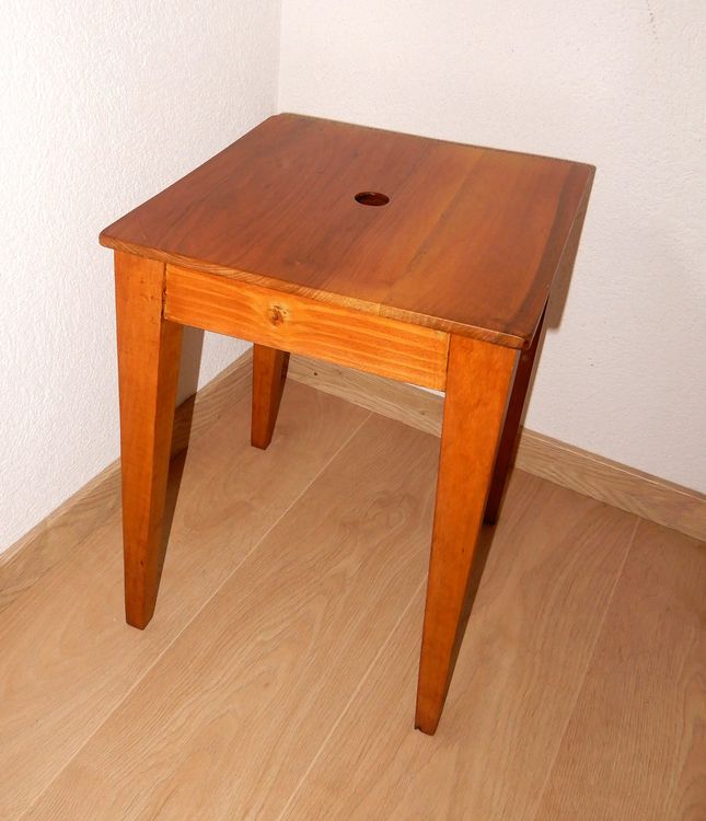 Antichi tavoli in noce e betulla