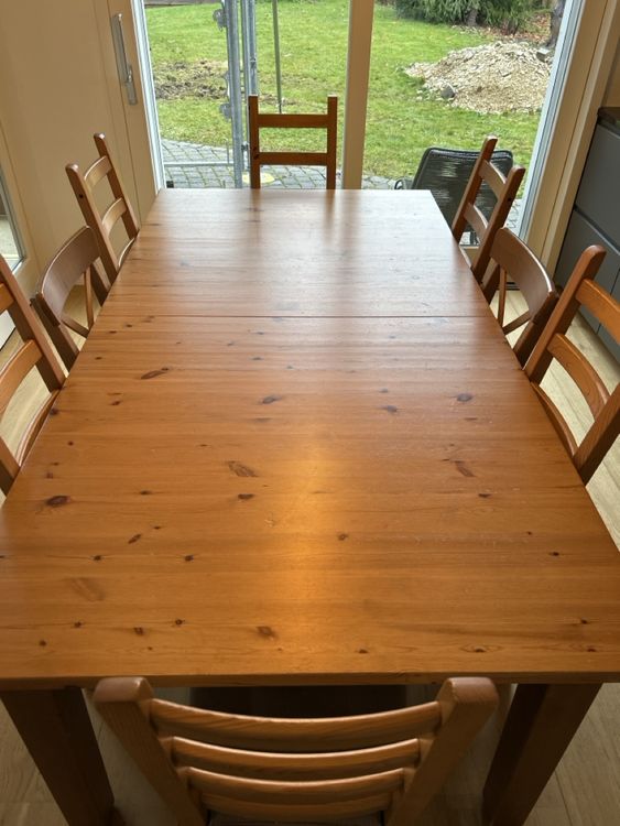 Tavolo in legno con 8 sedie