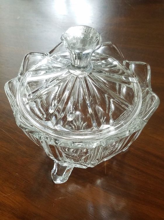 Confezione di vetro cristallo con coperchio vecchio vintage / antico