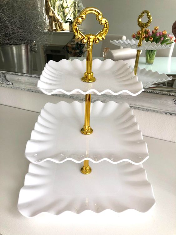 Grandi etaggi in bianco - oro nuovo