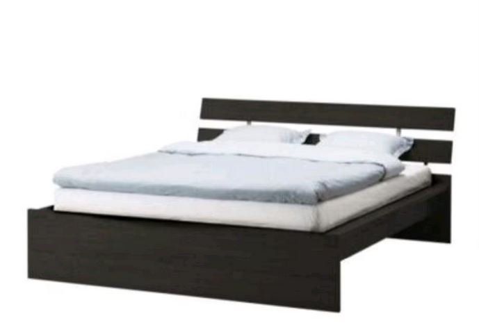 Letto con rete a doghe 140x200 cm, in buone condizioni!