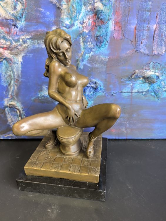 TOP EROTICA DI PREZZO ELEVATO SCULPTURA IN BRONZO LADY IN BAGNO