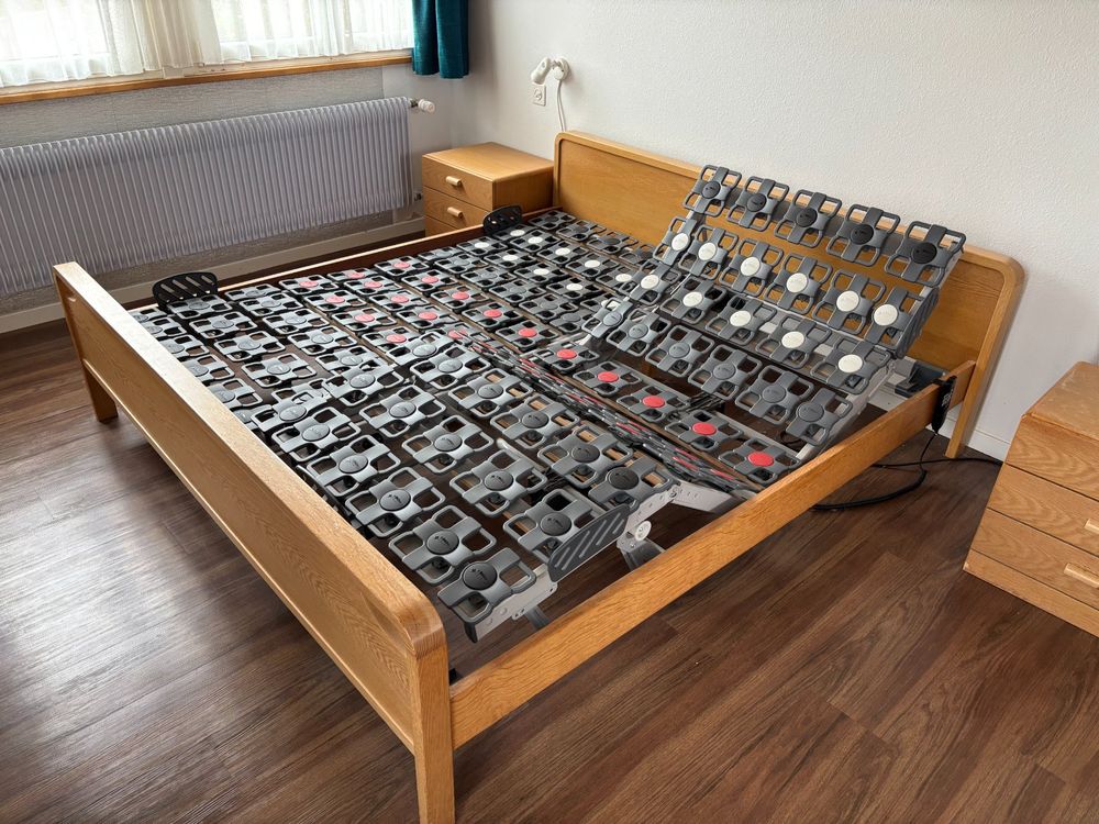 Letto matrimoniale Tempur con elettricità. piedi e testa regolabili.