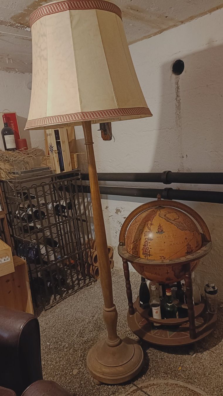 Lampada da terra antica con piedistallo in legno - Image 1