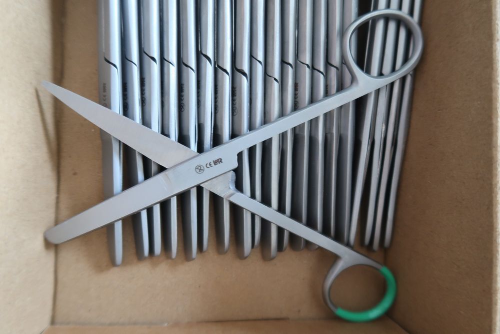 1 piano di lavoro in acciaio cromato, opaco, ca. 14 cm