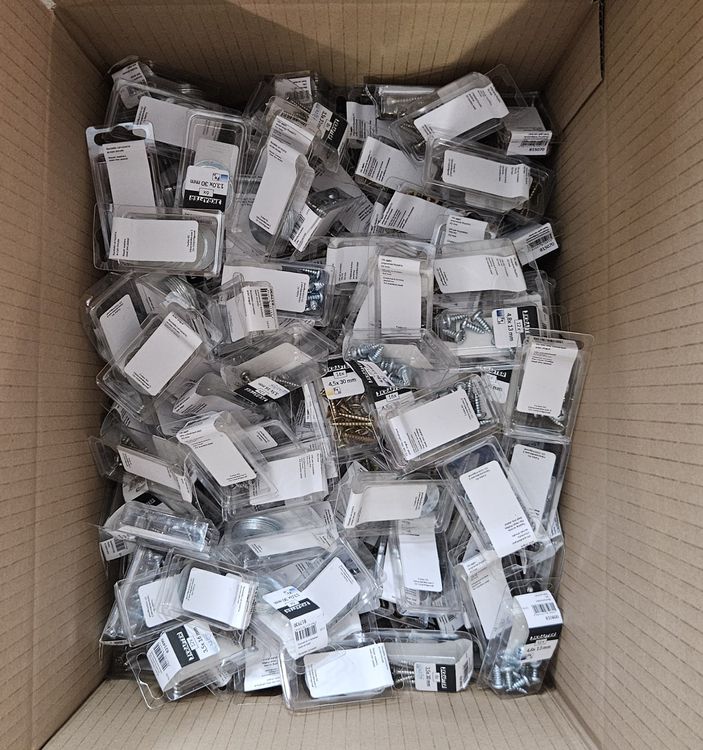 Piccoli articoli di ferramenta: viti, chiodi, ecc. a partire da CHF 1.-.