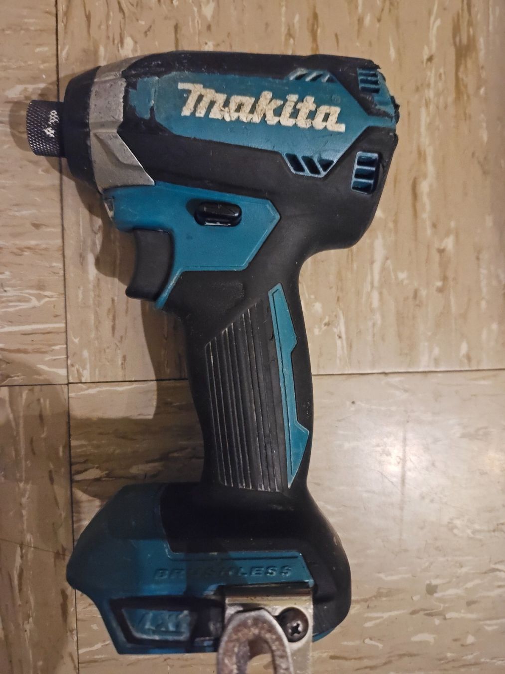 Makita martello elettrico 18V 4.0Ah / 5.0Ah nuovo - Image 3