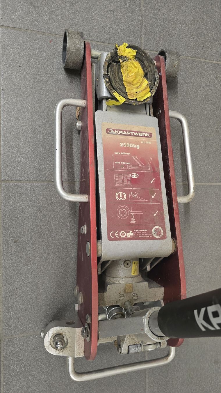 Kraftwerk car jack, 2500kg, good condition - Image 1