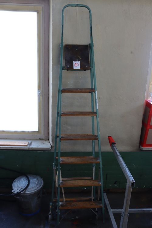 Leiter mit 7 Tritte ( Lot 151) Standort 5605 Dottikon