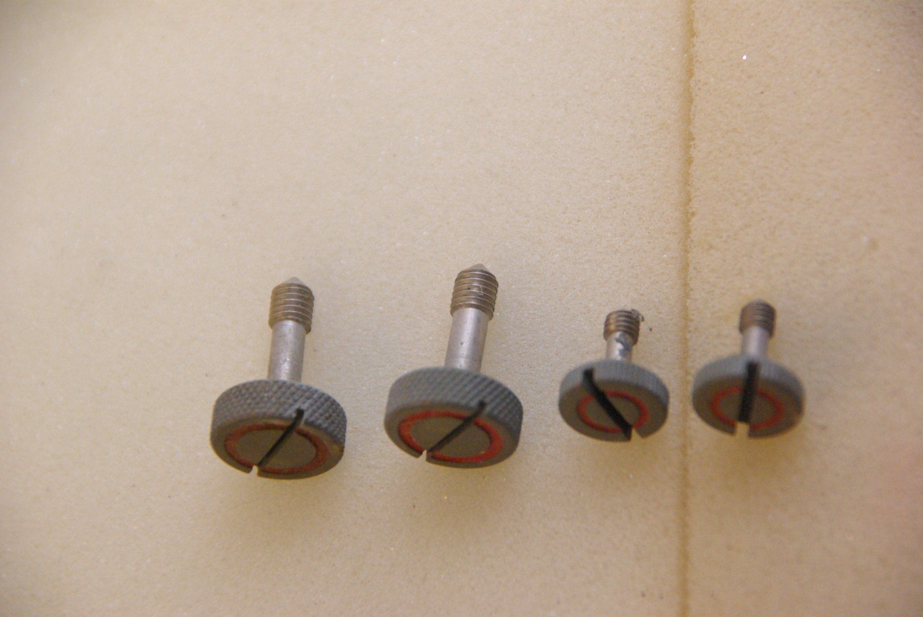 4x viti di fissaggio - in due dimensioni - Image 1