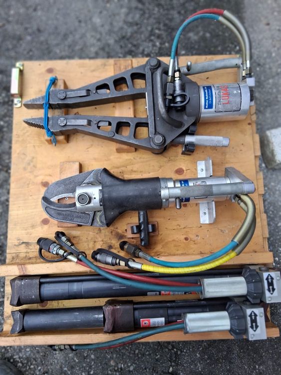 Spreitzer /Zange / Zylinder / Hydraulisch mit Benzinmotor