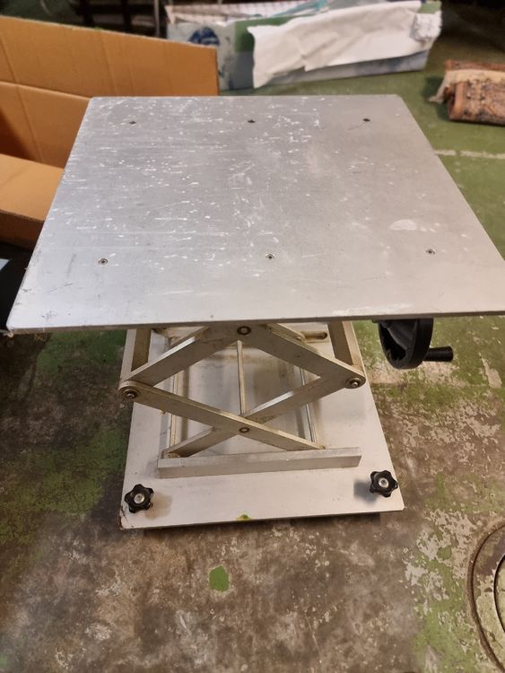 Alzata a tavola regolabile in altezza, tavola a sollevamento a forbici, ottimo stato!