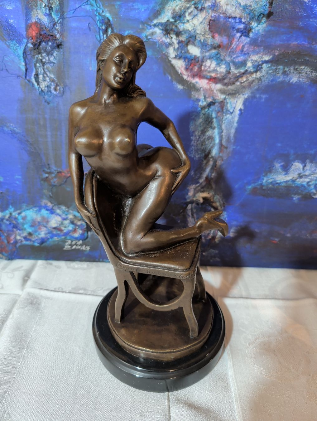 TOP SCULPTURA IN BRONZO DA UN GIORNO CHE GUARDA UNA DONNA IN PIEDI - Image 1