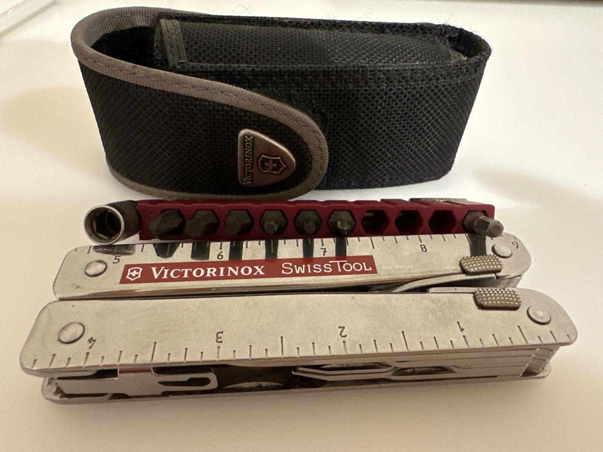 Victorinox SwissTool con set di punte e custodia! - Image 1