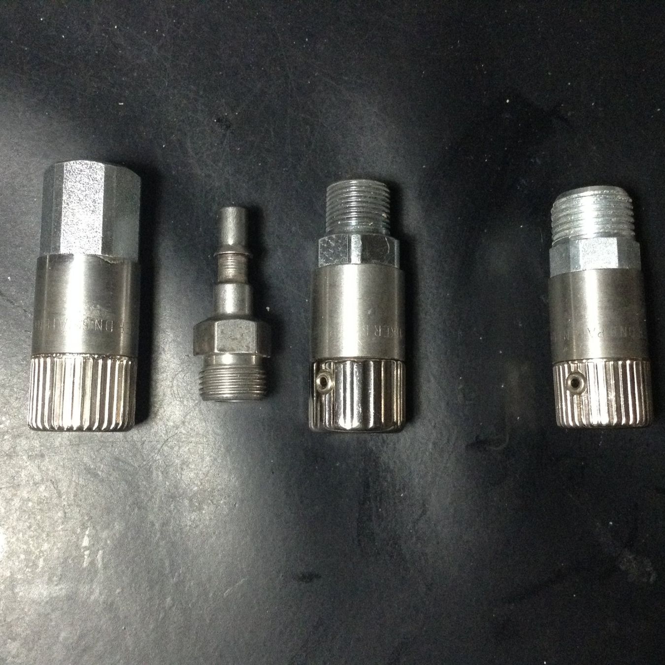 3 riduttori ad aria compressa + 1 connettore NUOVO come descritto - Image 1