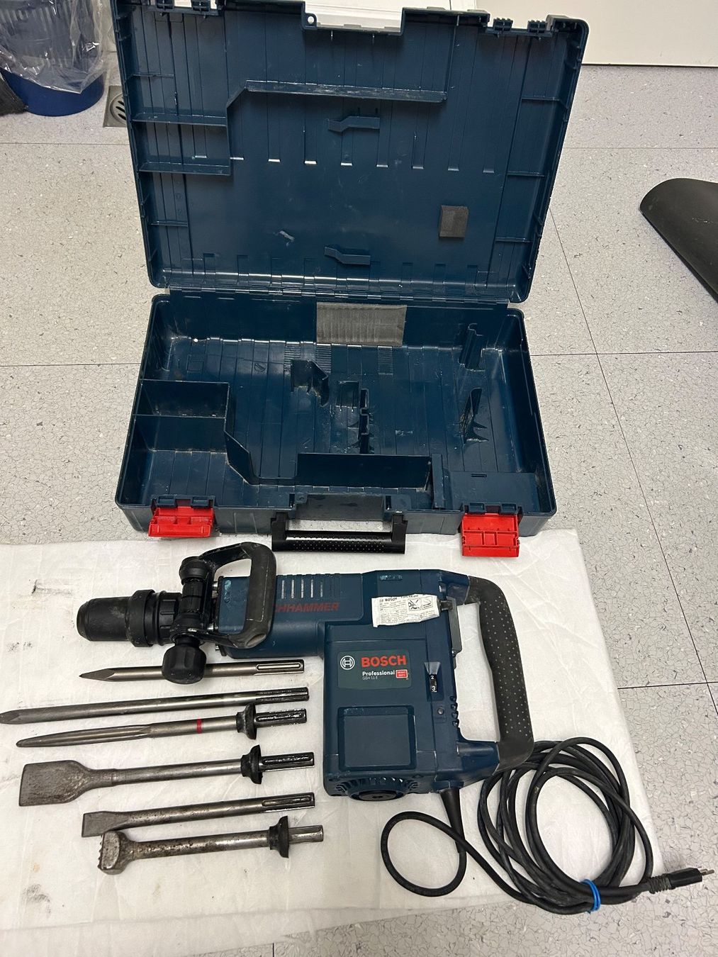 Bosch Professional GSH 11 E martello a punta - Image 1