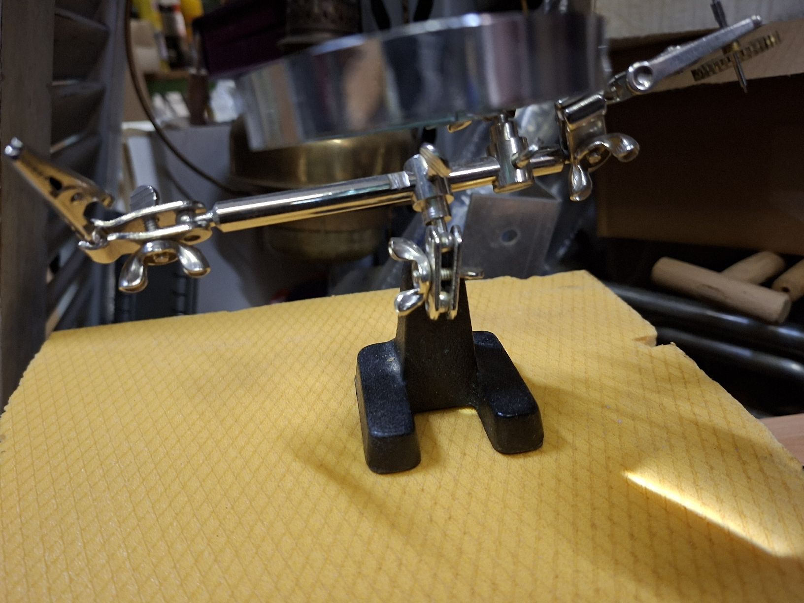 Aiuto per il bricolage con lente e pinze - Ideale per la costruzione di modelli! - Image 1
