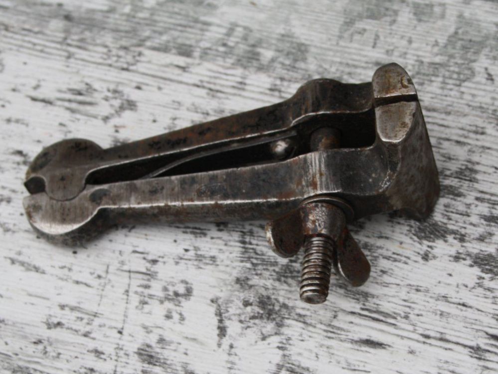 SPANNBOCK MANUALE SCREWS STOCK FEILENKLOBEN ANTIK?