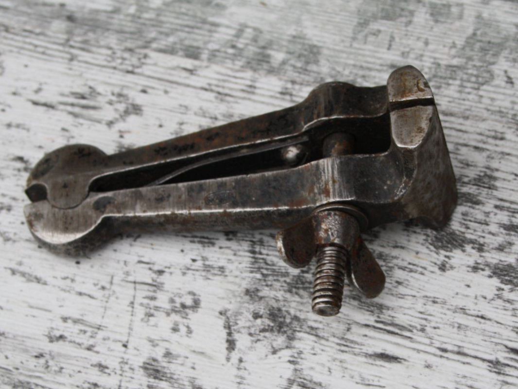 SPANNBOCK MANUALE SCREWS STOCK FEILENKLOBEN ANTIK? - Image 1