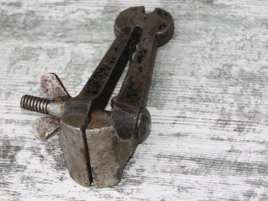 SPANNBOCK MANUALE SCREWS STOCK FEILENKLOBEN ANTIK? - Image 2