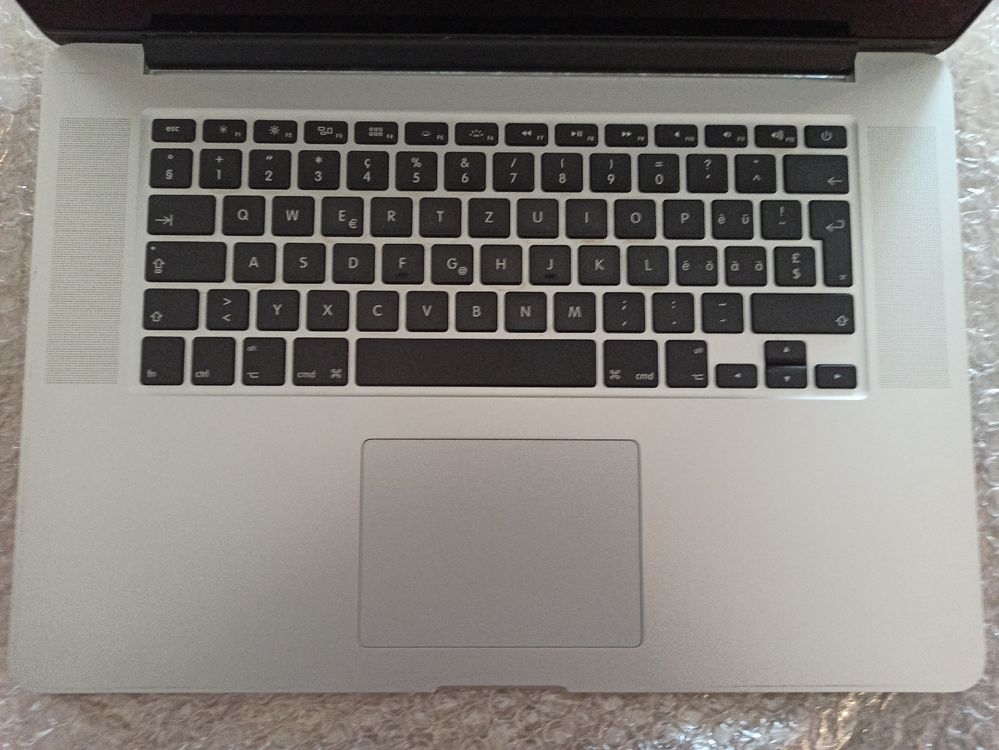 Apple MacBook Pro A1398 - Image 2