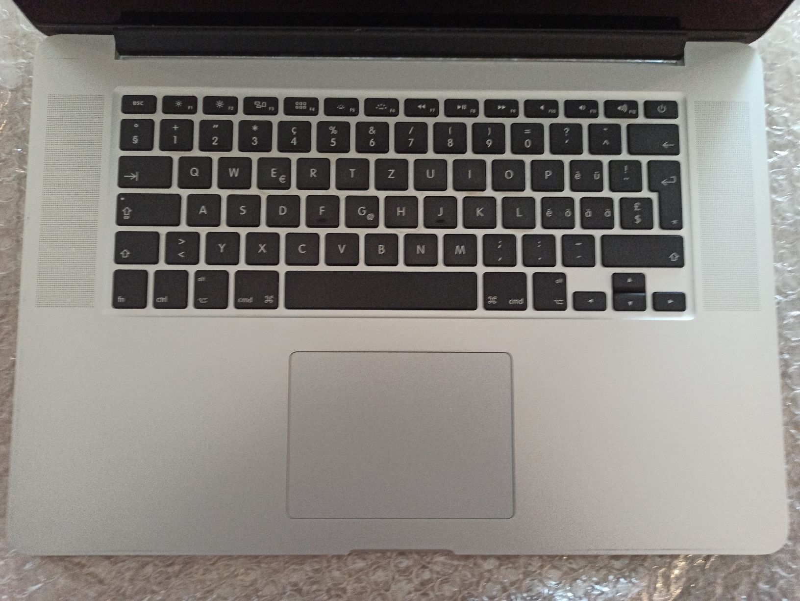Apple MacBook Pro A1398 - Image 3