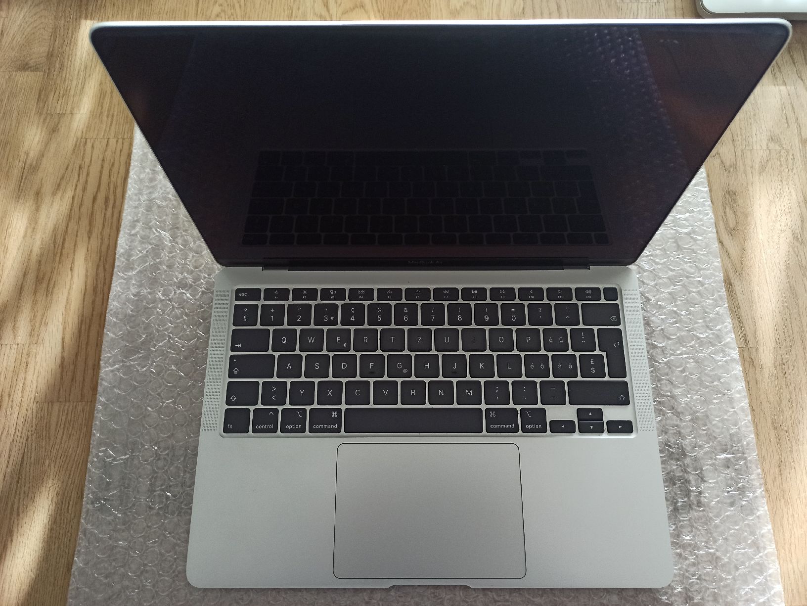 Apple MacBook Air A2179 - Image 1