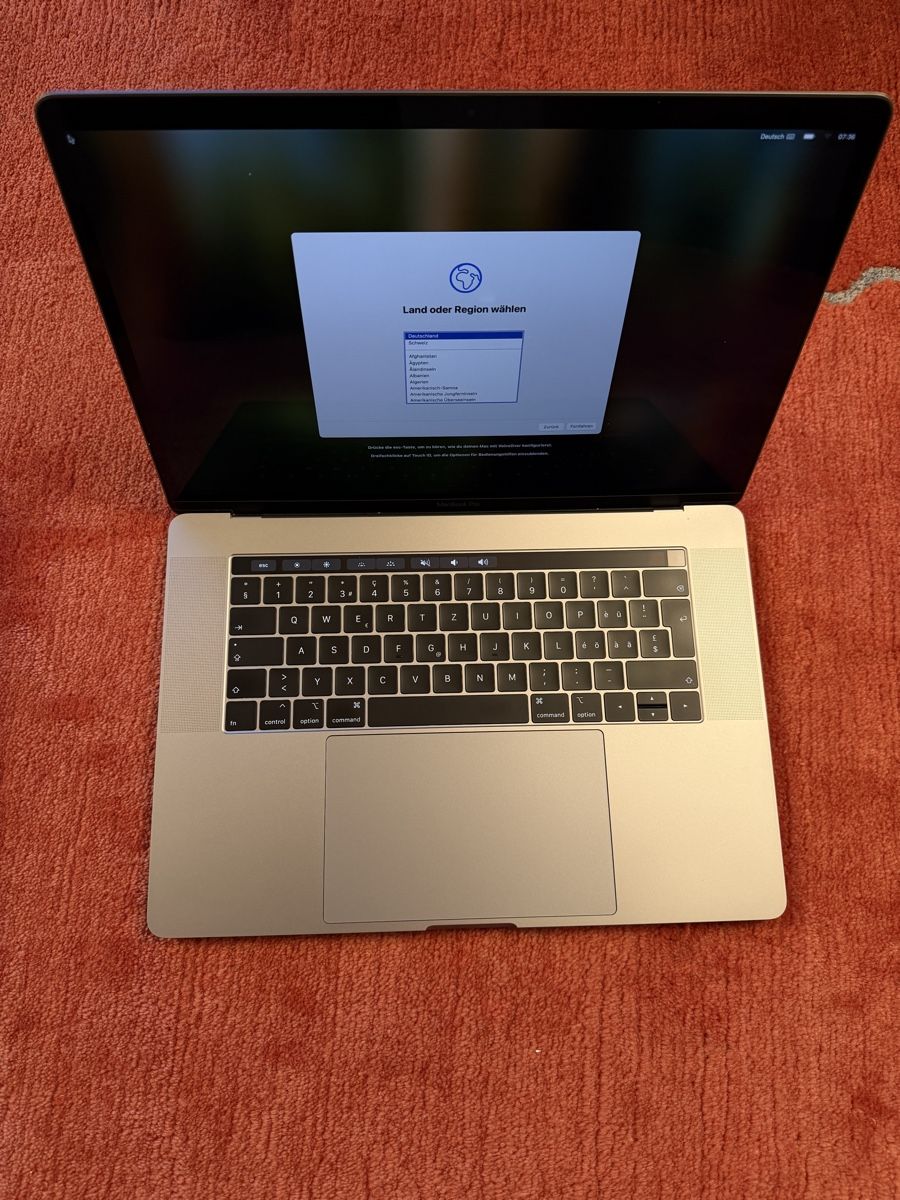 Apple MacBook Pro 15-inch, 512GB SSD, 32GB RAM - Image 3