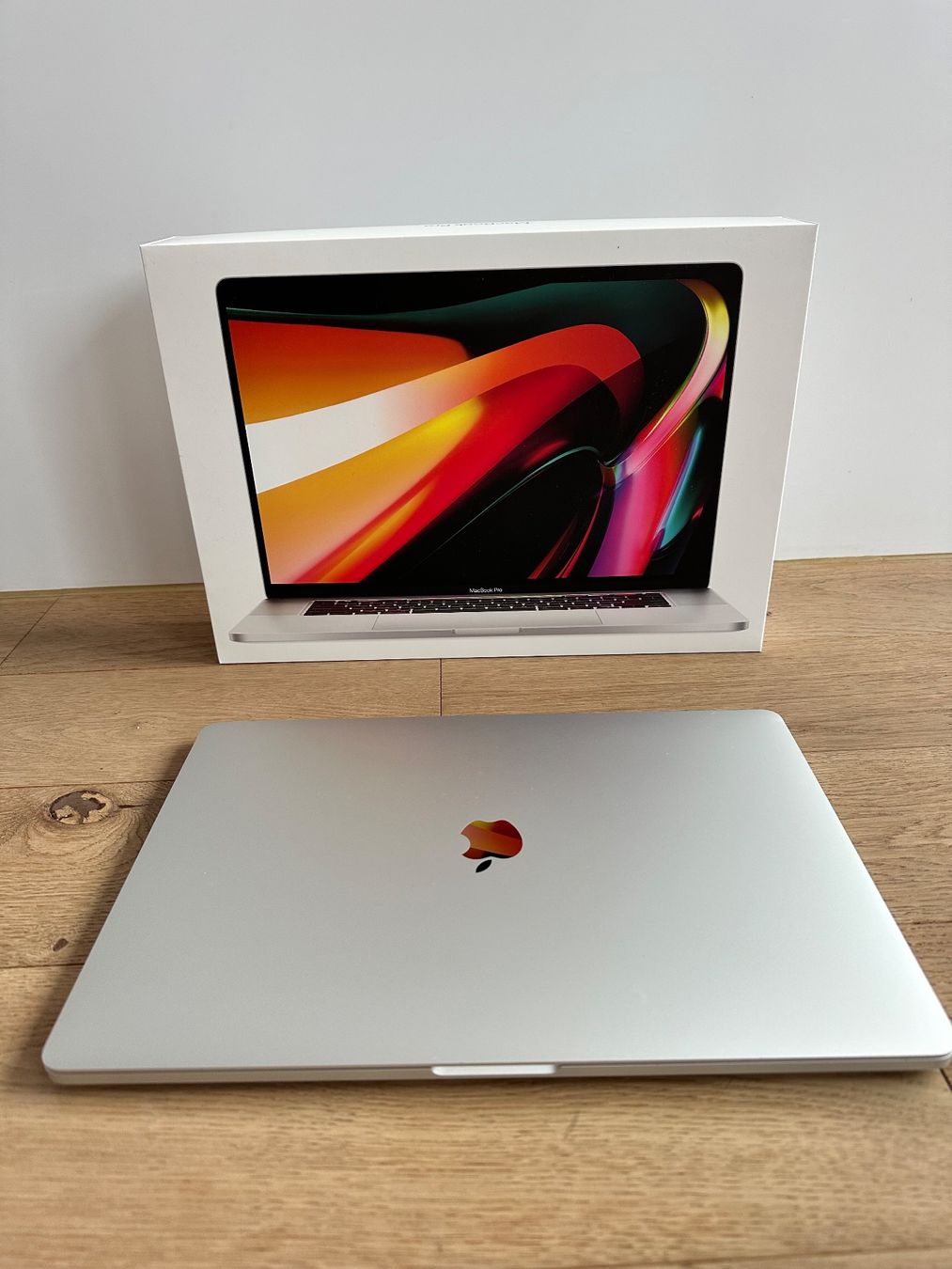 APPLE MacBook Pro Touch Bar 2019 - 1TB SSD - 16 GB RAM - 16" - Image 1